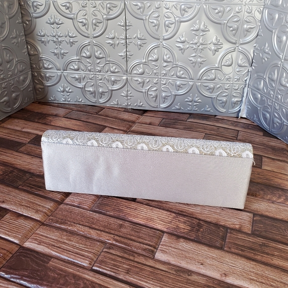 ♤ Bijoux Terner Silver Glitter Baguette Clutch with Cord Strap - Picture 4 of 7